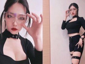 【球盟会】JKF 女郎「咿呦」在家大玩角色扮演!化身「女特務」問網友:想被我逮捕嗎?