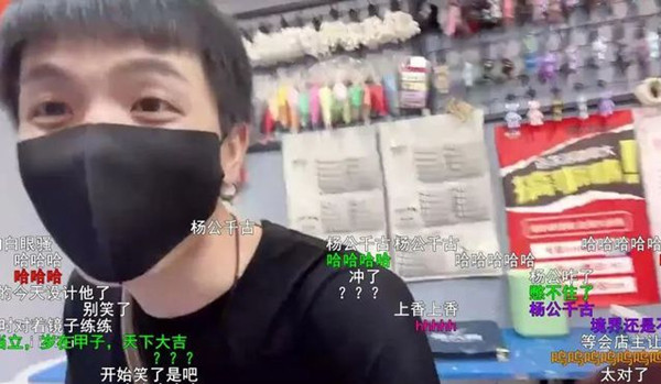 【球盟会】小智违规被封斗鱼小漠开追悼会小智违规被封,斗鱼小漠当场整活为其开追悼会!