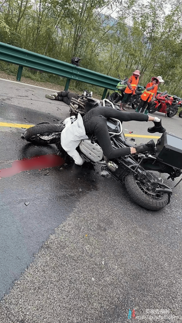 【球盟会】抖音黑丝机车美女网红“小鱼爱吃鱼”车祸殒命，借车逆行压弯，终究是害人害己！