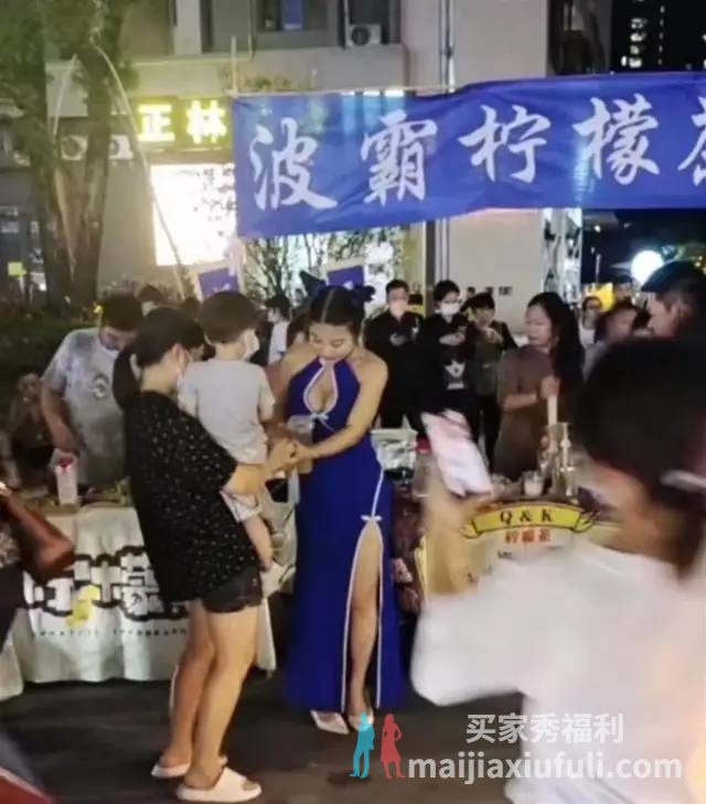【球盟会】“波霸”奶茶老板娘穿着性感被举报,回应只是利用自身优势,哭着喊“穿衣自由”