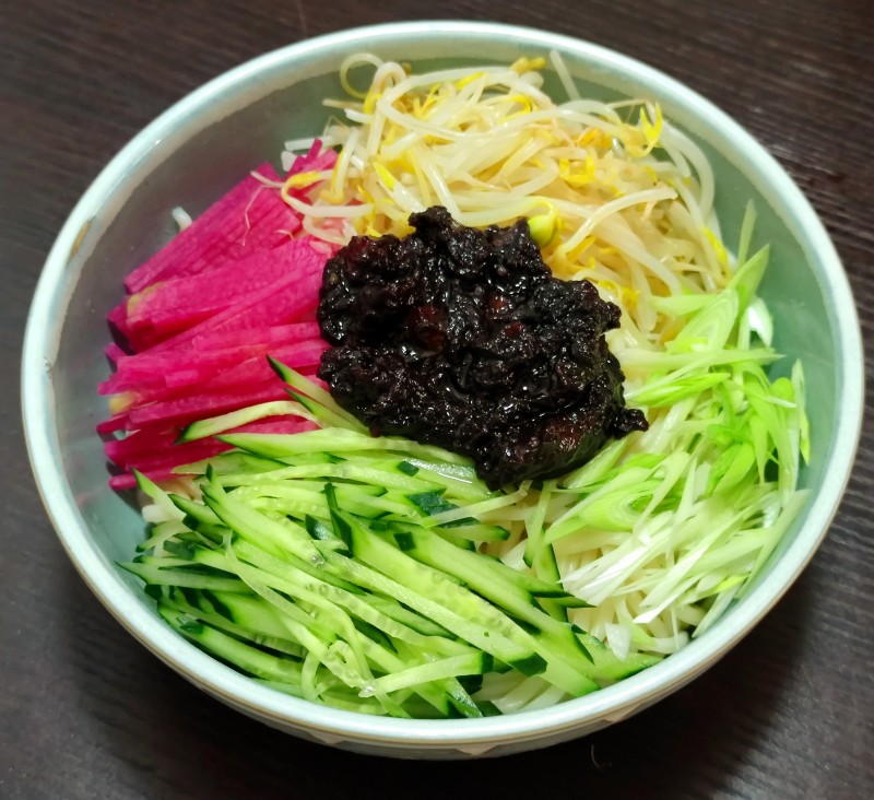 【球盟会】【蒜头春的厨房】葱油肉丁炸酱面