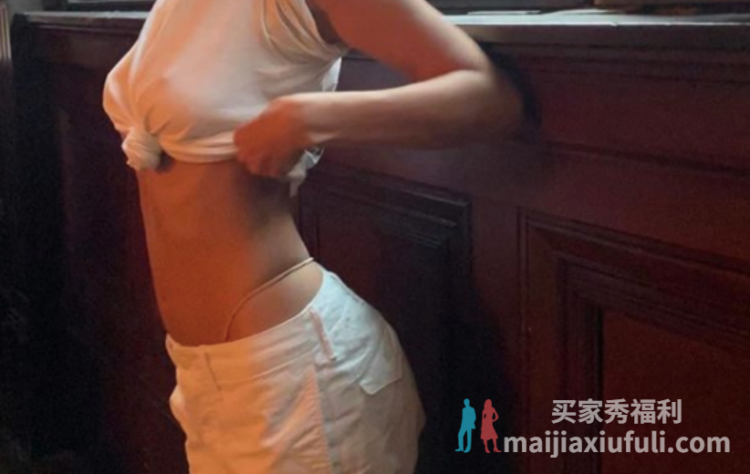 为什么穿低腰裤的女生，腰上总有两根带子？