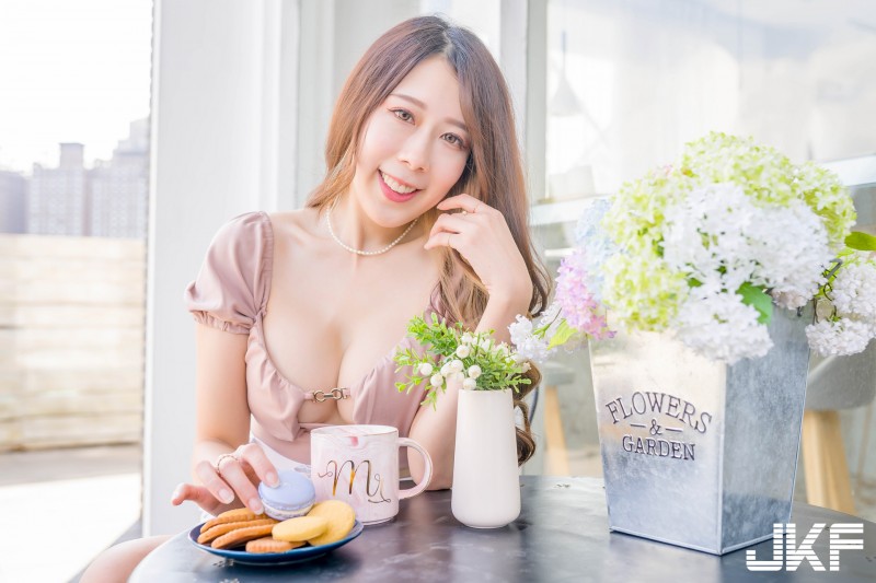 【球盟会】巨乳長腿妹「貝貝Beibei」悠閒午後時光！火辣爆乳穿搭好迷人！