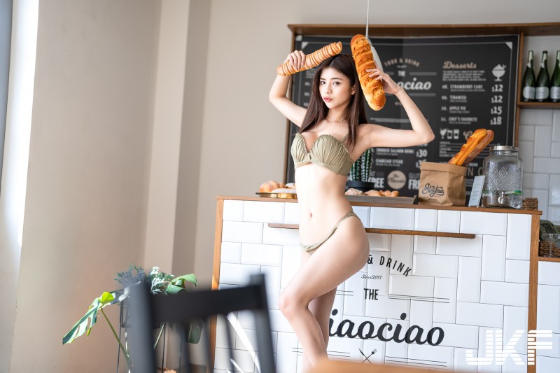 【球盟会】陽光正妹「米恩」性感享用下午茶，爆乳比基尼秀曼妙曲線！