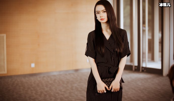 【球盟会】戚薇发文吐槽工作室明星美图是这样来的，一键拉长比例双腿逆天