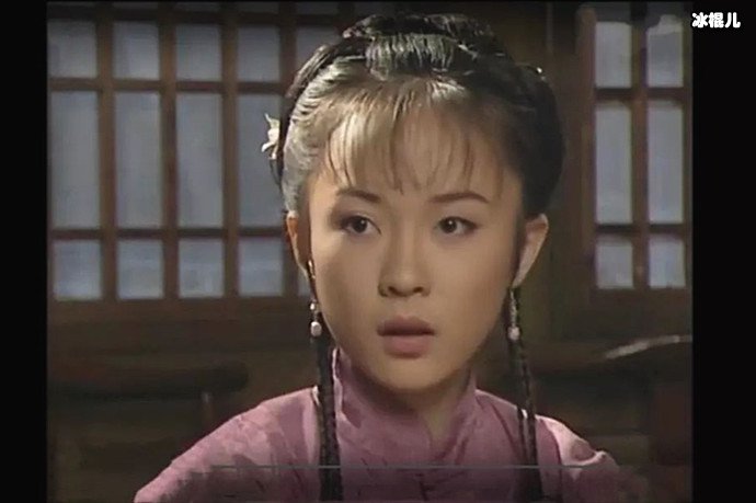 【球盟会】演员霍思燕，曾出演《铁齿铜牙纪晓岚》，如今一家三口幸福美满