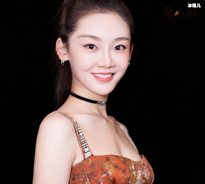 【球盟会】芳华苗苗的背景起底, 她的后台是谁为何突然搭上冯小刚?