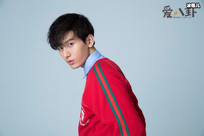 【球盟会】成毅工作室发声明, CP粉未经授权投屏被警告仍不放弃投屏