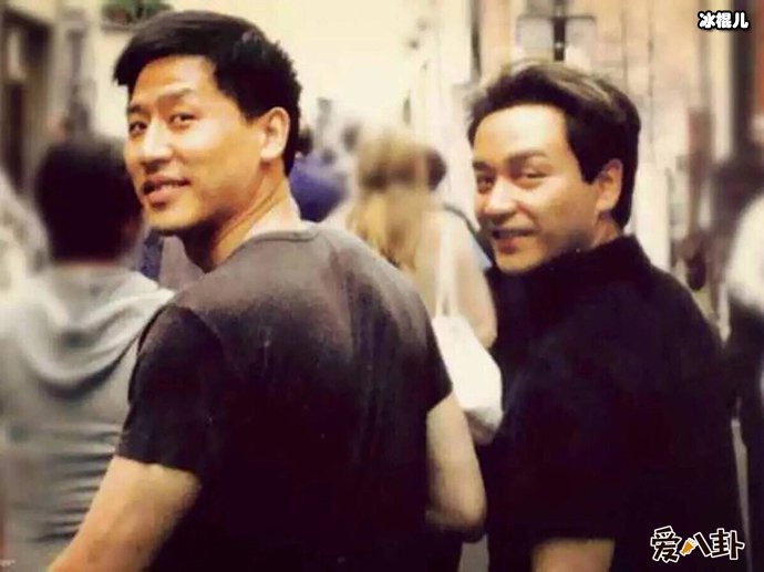 【球盟会】唐鹤德晒与张国荣合影庆圣诞, 两人是真爱唐鹤德现状如何