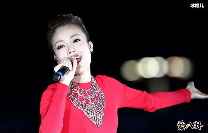 【球盟会】容祖儿为何拄拐杖与好友约饭局?容祖儿被调侃捧腹大笑