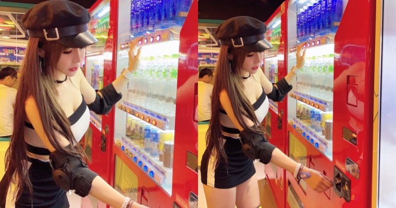 【球盟会】想衝了！台中溜冰場遇見「低胸裝短裙妹」，投飲料時彎下腰好誘惑！