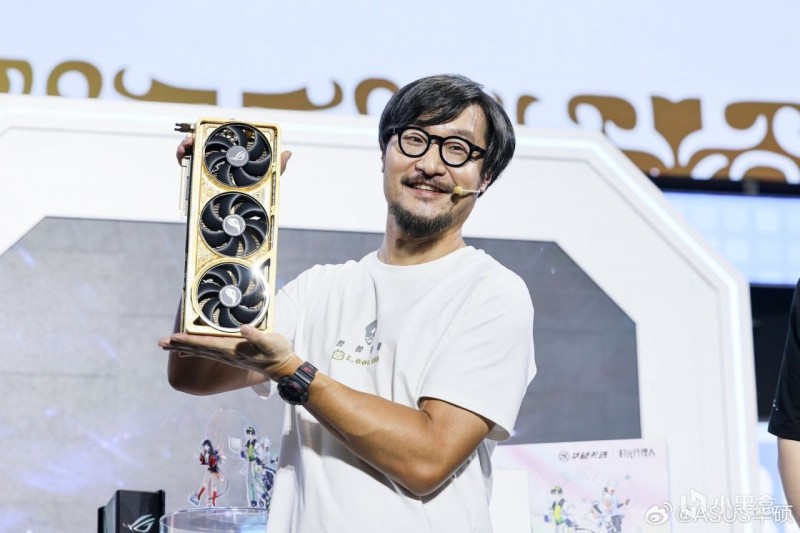 华硕抬出ROG RTX 5090 D夜神黄金显卡：用了5公斤纯金