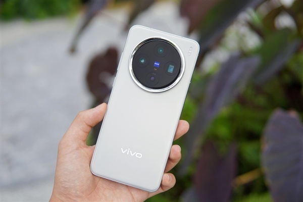 【球盟会】vivo X300 Pro首发全新2亿像素：vivo三星联合打造