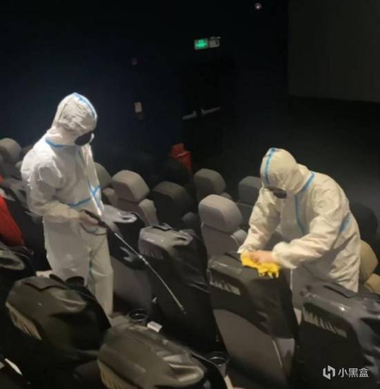 女子影院惊见座椅布满虫卵，影院致歉整改并赠送20张观影券