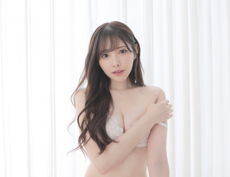 【球盟会】自称抖M是个超级被虐狂！「最强美腿」新有菜放话：准备来台湾找老公
