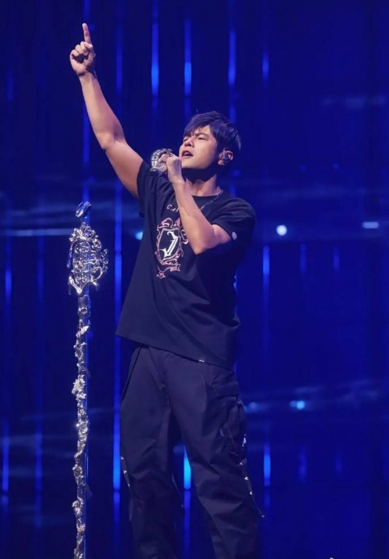 周杰伦坦言巡演期间恐慌发作，但承诺坚持重返舞台