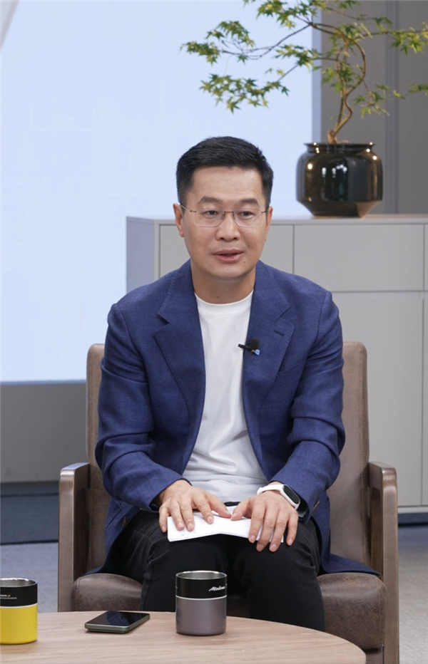 【球盟会】小米17 Pro Max销量最好！卢伟冰考虑团队年终奖翻倍