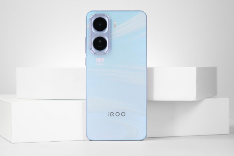 【球盟会】iQOO Neo 11评测：将霓虹握在手心
