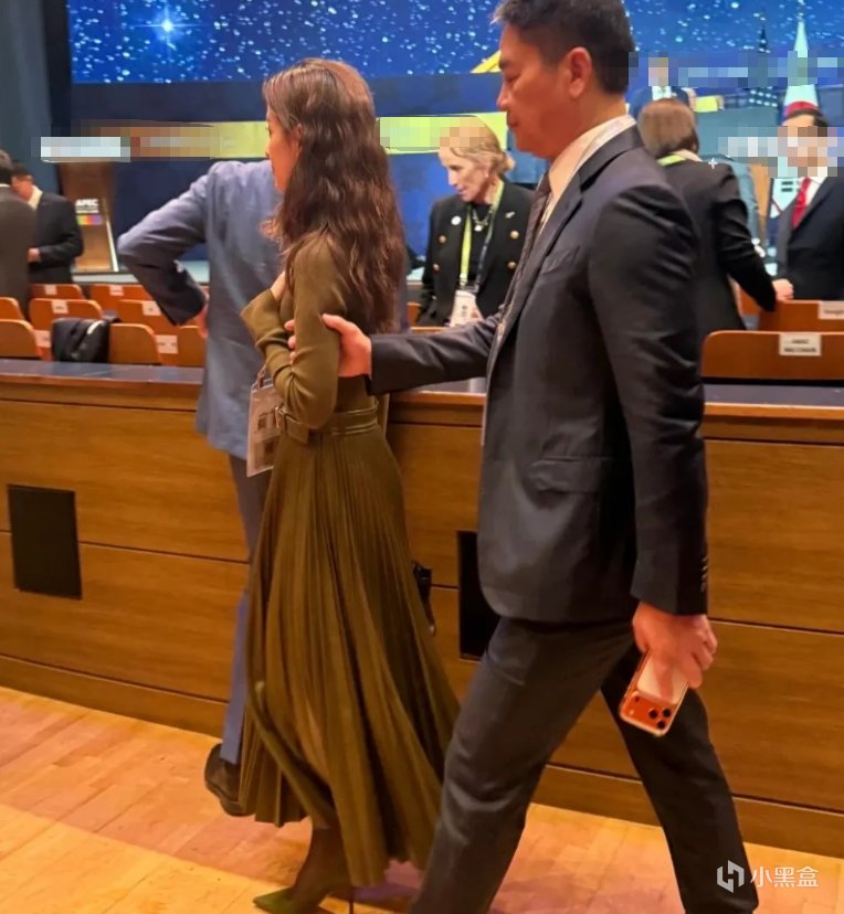 刘强东哭了！发朋友圈问谁把他拍成这样，在老婆面前没自信了