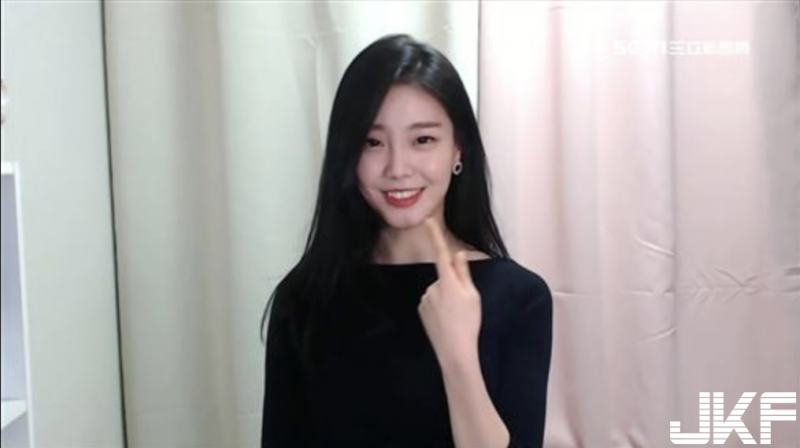 【球盟会】南韓「最美空姐」不飛了！轉行改當直播主…月收入狂飆10倍