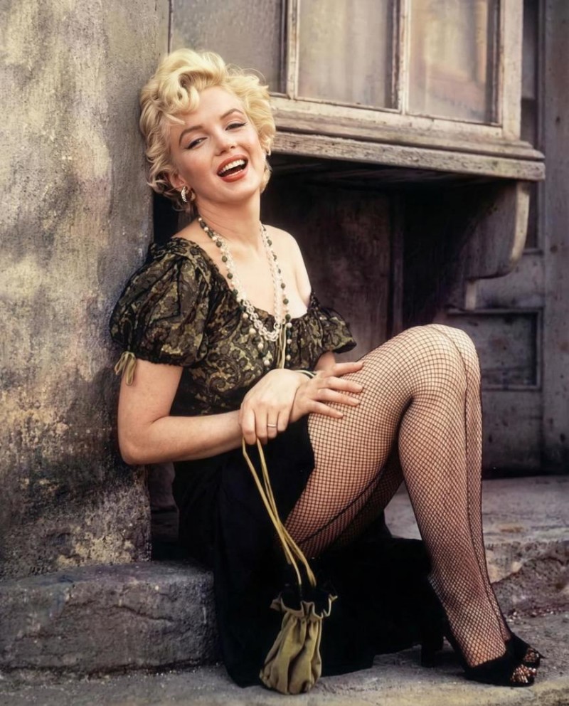【球盟会】玛丽·莲梦露在拍摄《公共汽车站》期间，1956