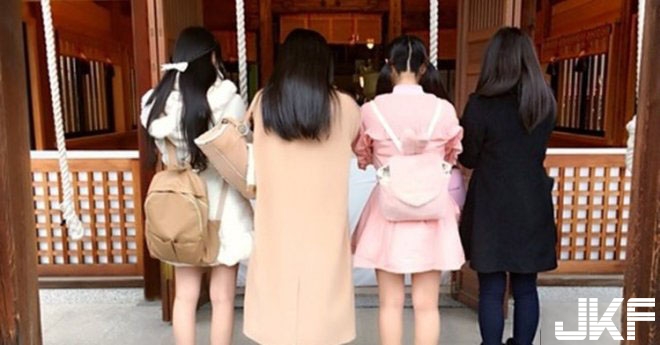 【球盟会】神社櫻花妹背景照「猜猜哪一位最正」? 正面公開… 引發上萬日本網友熱議：支持粉紅女