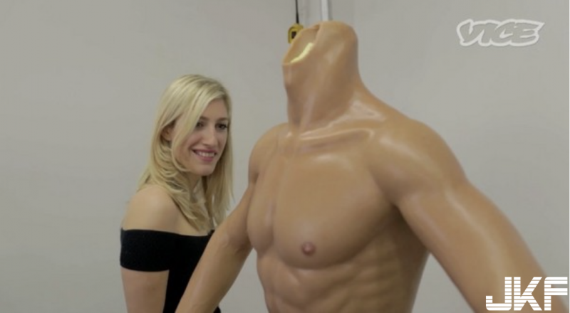 【球盟会】女性情趣商品新境界！記者親身試驗男版充氣娃娃……一腳跨上新男寵～騎乘式自己來超嗨