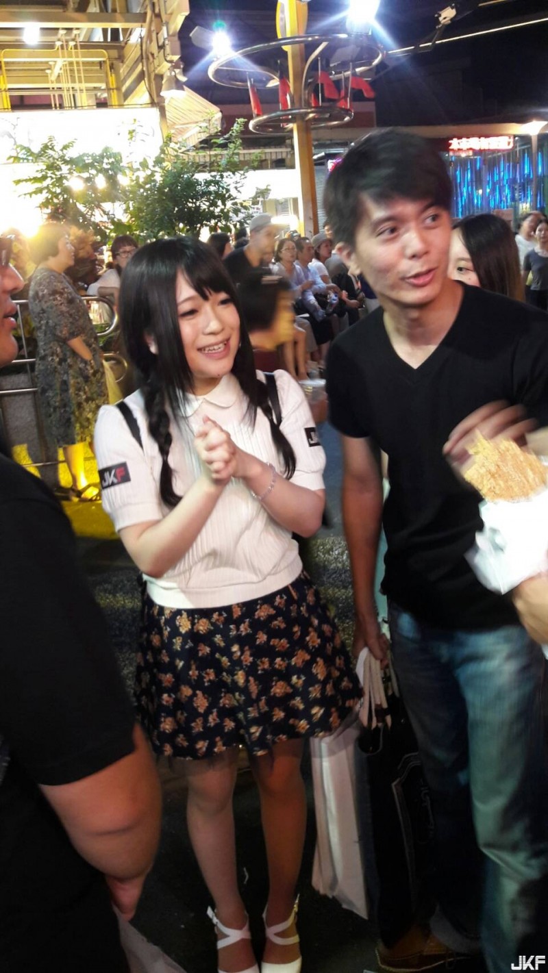 【球盟会】發生什麼事！士林夜市暴動竟是因野生女優出沒！