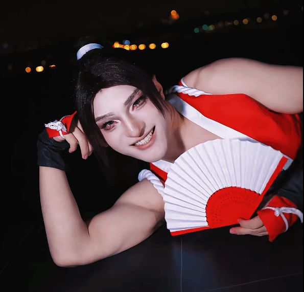 【球盟会】巨辣眼睛！网红田一鸣COS不知火舞 网友直呼成年阴影