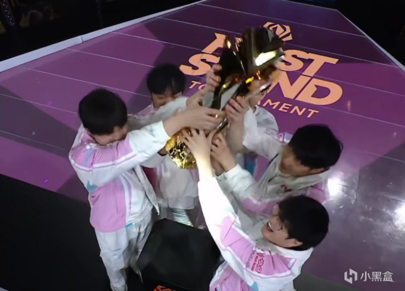 【球盟会】太强了！LPL美女解说夏安三语翻译被盛赞，玩家：“世一翻译”