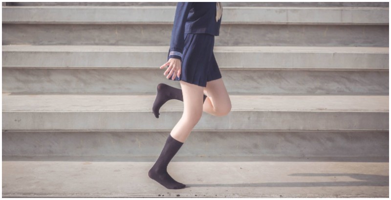 【球盟会】足控的絕對時間　「高中少女」美腿與後頸的絕對領域，青春胴體完全展演