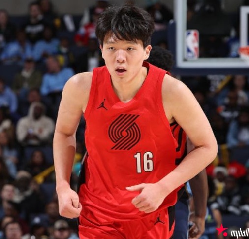 迈博体育 中国历史第7人!杨瀚森“躺赢”晋级NBA季后赛