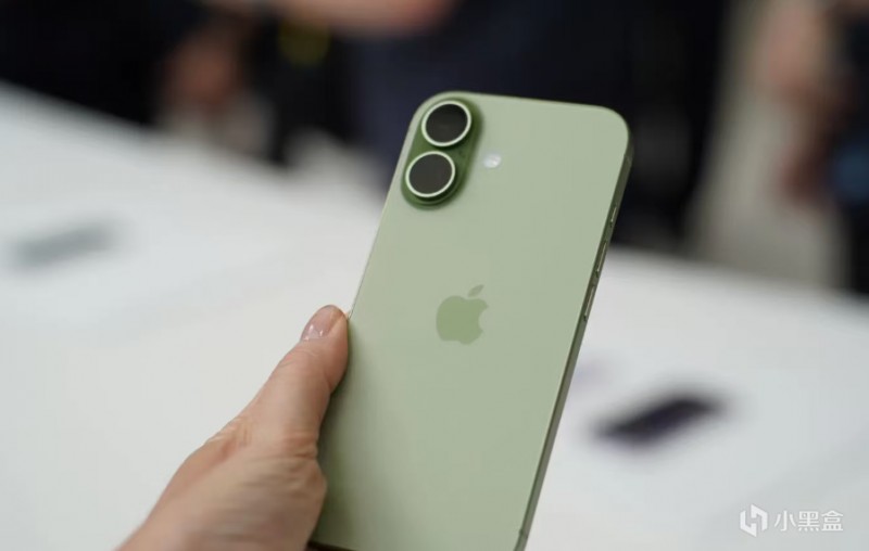 【球盟会】曝 iPhone18 屏幕规格或开倒车，iPhone 18 Pro可能会用最新基材