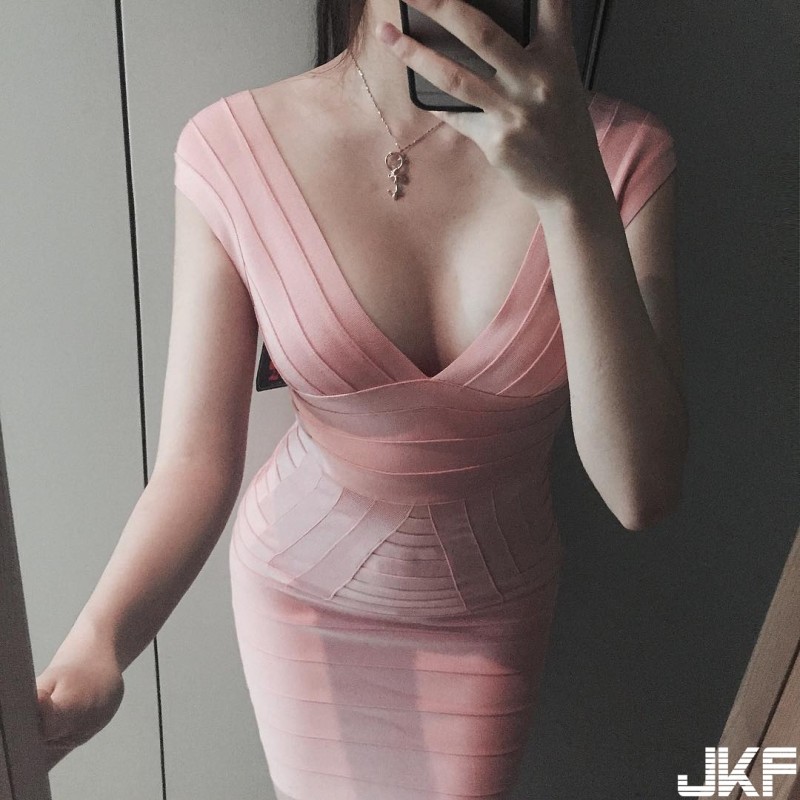 【球盟会】神到了！巨乳「開箱妹」正臉照，「女僕蹦乳裝」讓網友忍不住邪惡幻想…