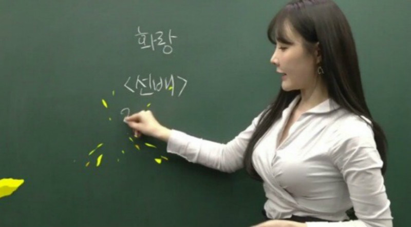 【球盟会】衝了！老師上課激動「不斷晃動」，乳波起伏好大學生直呼：「3D課程好讚」