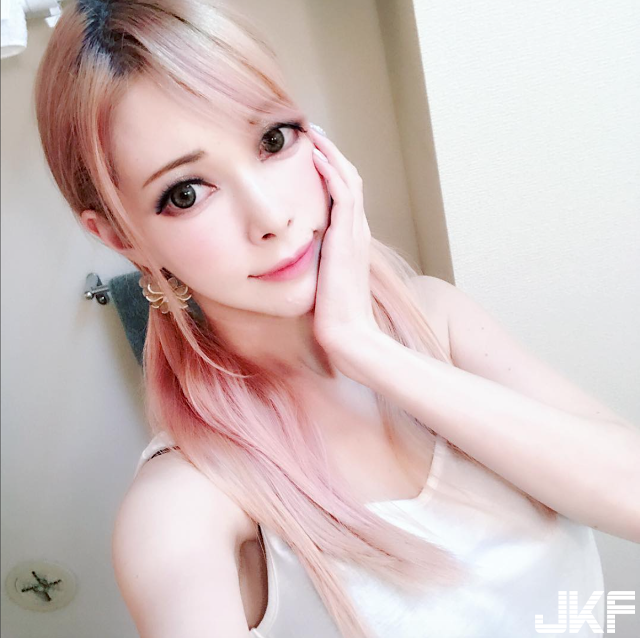 【球盟会】在丈夫「遺照面前」被弟弟侵犯！　混血系女優蒂亞又進化了